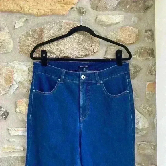 NWT Universal Standard Farrah High Rise Flared Jeans
in Pure Blue $125 Womens 14 - Picture 4 of 9